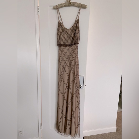 This brand new maxi dress is perfect for a special occasion. - Picture 4 of 13